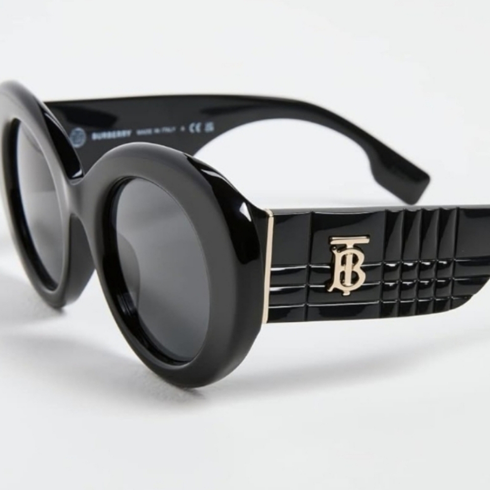 Burberry Chic Black Sunglasses/ FULL INCLUSION/ BNWT - Picture 5 of 10